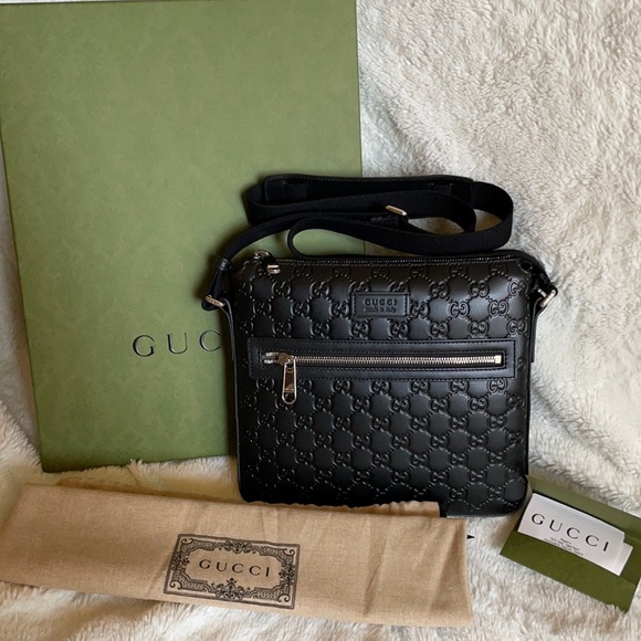 Gucci Other - NWOT Gucci signature messenger bag